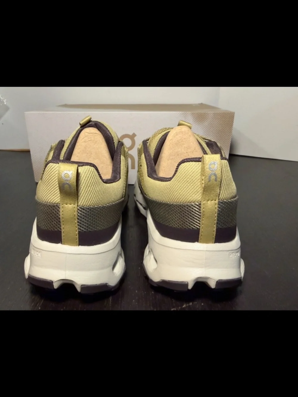 ON Running On Cloudhorizon Hiking/Walking/Trail Shoes Sneakers Safari Green/Ice